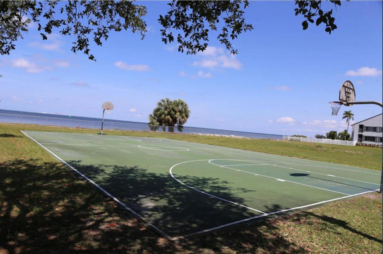 Beautiful New Luxury Townhome With Private Beach And Swimming Pools Ruskin Bagian luar foto