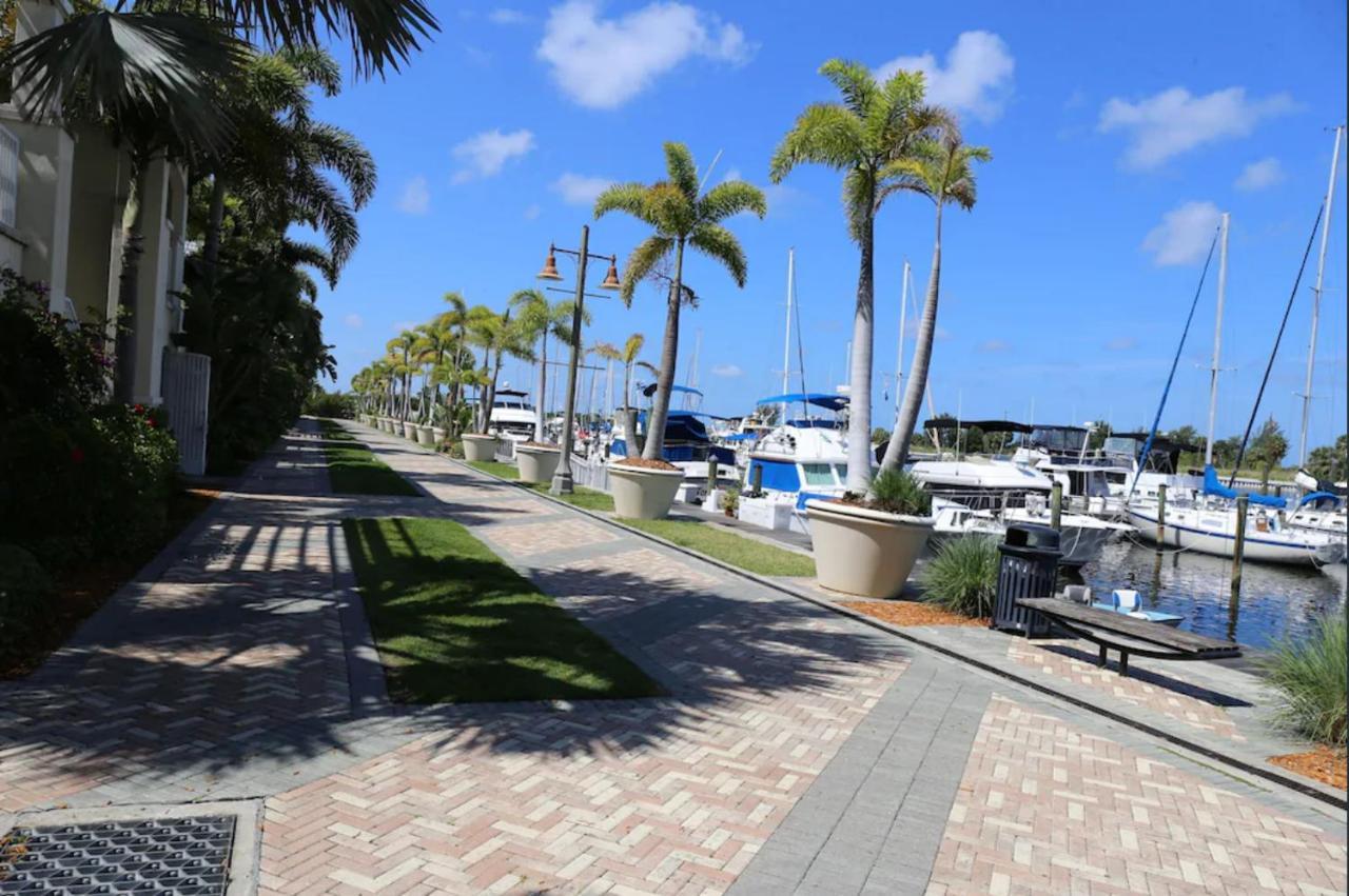 Beautiful New Luxury Townhome With Private Beach And Swimming Pools Ruskin Bagian luar foto