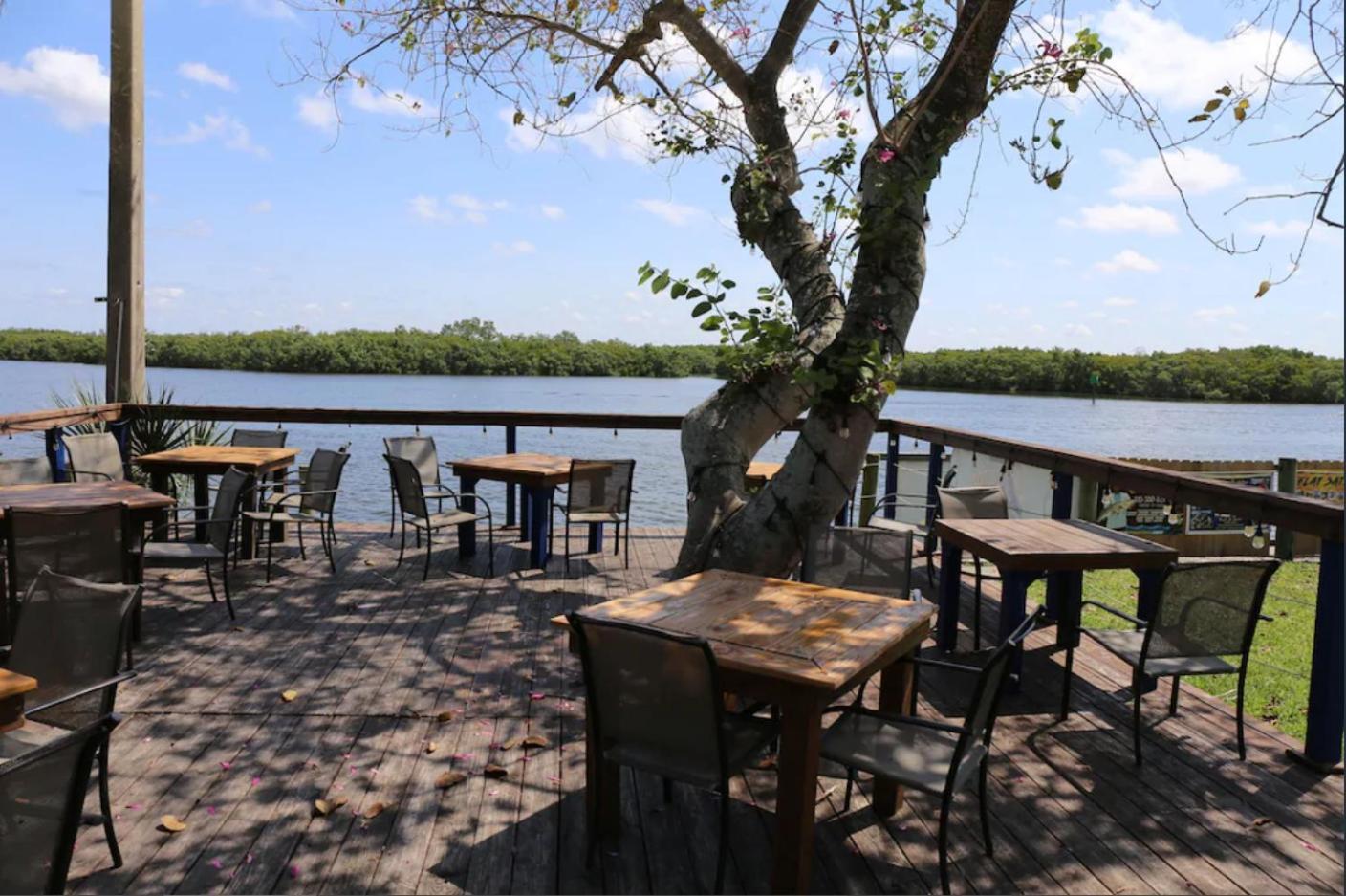 Beautiful New Luxury Townhome With Private Beach And Swimming Pools Ruskin Bagian luar foto