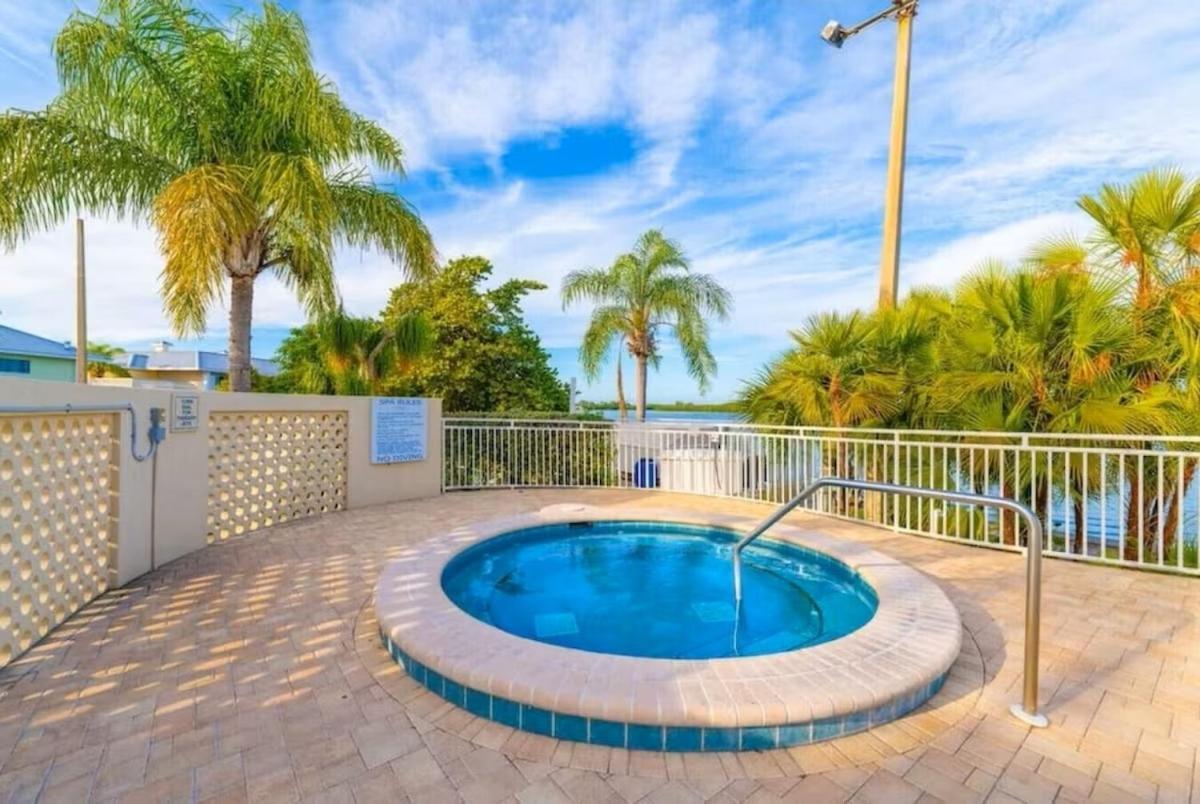 Beautiful New Luxury Townhome With Private Beach And Swimming Pools Ruskin Bagian luar foto